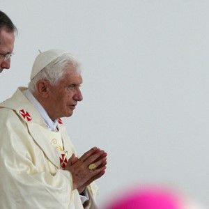 Kardinal Bozanić predvodi misu zadušnicu za papu Benedikta XVI.