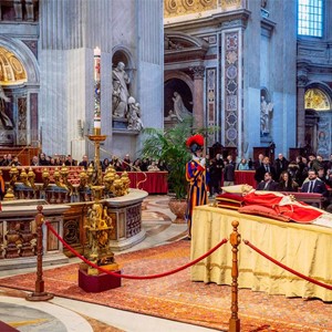 Kardinal Bozanić odao počast blagopokojnom papi emeritusu Benediktu XVI. 
