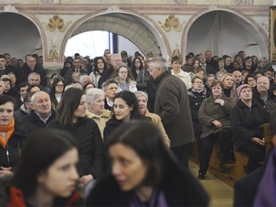 /A/2024/12/A/Biskup Gorski blagoslovio obnovljenu župnu crkvu u Donjoj Stubici (16).JPG