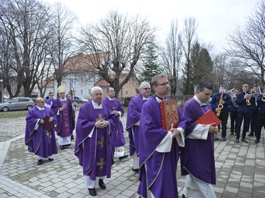 /A/2024/12/A/Biskup Gorski blagoslovio obnovljenu župnu crkvu u Donjoj Stubici (2).JPG