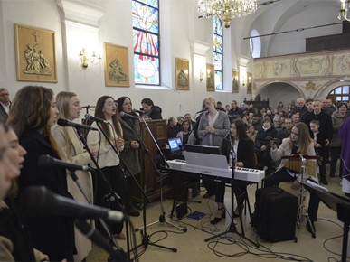 /A/2024/12/A/Biskup Gorski blagoslovio obnovljenu župnu crkvu u Donjoj Stubici (20).JPG