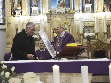 /A/2024/12/A/Biskup Gorski blagoslovio obnovljenu župnu crkvu u Donjoj Stubici (22).JPG