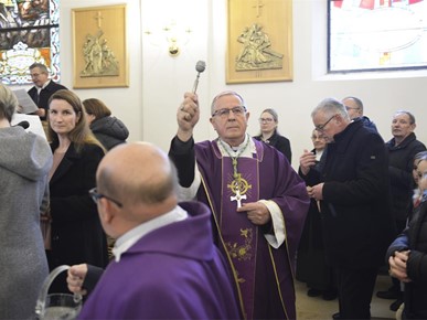 /A/2024/12/A/Biskup Gorski blagoslovio obnovljenu župnu crkvu u Donjoj Stubici (5).JPG