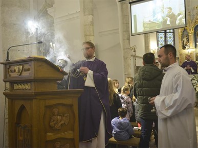 /A/2024/12/A/Biskup Gorski blagoslovio obnovljenu župnu crkvu u Donjoj Stubici (9).JPG