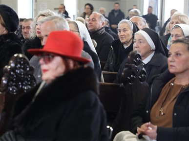 /A/2024/12/Božić/Nadbiskup Kutleša predvodio misno slavlje svetkovine Rođenja Gospodinova2024 (4).JPG