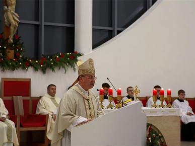 /A/2024/12/E/Biskup Šaško predvodio misu ponoćku u Župi Uzvišenja Svetoga Križa u Dugome Selu2024 (3).jpg