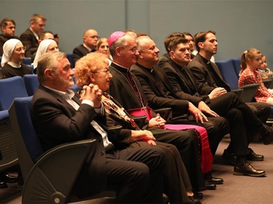 /A/2024/12/E/Predbožićni susret predstavnika crkvenih ustanova, zajednica i udruga s nadbiskupom Kutlešom2024 (1).JPG