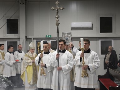 /A/2024/12/Kardinal Bozanić slavio misu bdjenja svetkovine Rođenja Gospodinova/Kardinal Bozanić slavio misu bdjenja svetkovine Rođenja Gospodinova (1).JPG