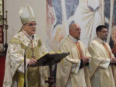 /A/2024/12/Kardinal Bozanić slavio misu bdjenja svetkovine Rođenja Gospodinova/Kardinal Bozanić slavio misu bdjenja svetkovine Rođenja Gospodinova (23).JPG
