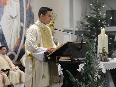 /A/2024/12/Kardinal Bozanić slavio misu bdjenja svetkovine Rođenja Gospodinova/Kardinal Bozanić slavio misu bdjenja svetkovine Rođenja Gospodinova (8).JPG