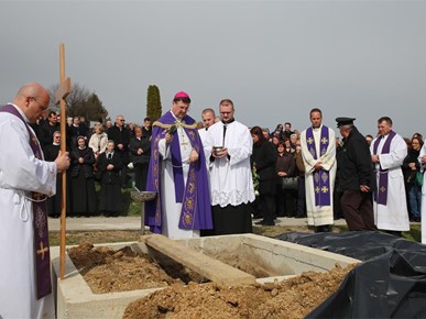 /A/2024/3/A/240304 sprovod vlč. Marinka Goleka (31).JPG