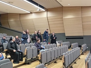 /A/2024/3/C/Posjet studenata laika koji se pripremaju za crkvene službe Hrvatskom katoličkom sveučilištu2024 (5).jpg