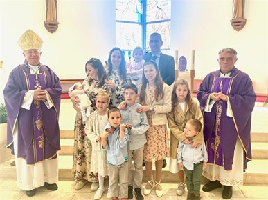 /A/2024/3/D/Biskup Gorski krstio osmo dijete obitelji Srzić u Ivanjoj Reki2024 (2).jpg