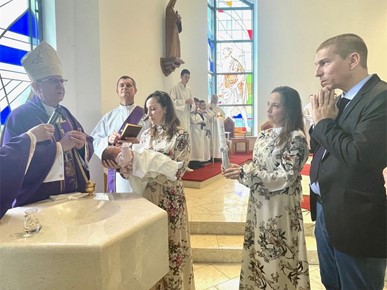 /A/2024/3/D/Biskup Gorski krstio osmo dijete obitelji Srzić u Ivanjoj Reki2024 (3).jpg