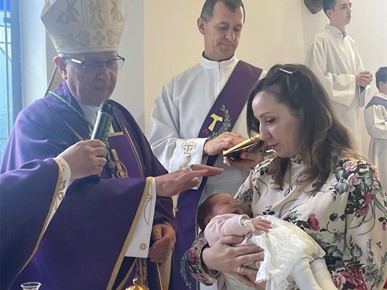 /A/2024/3/D/Biskup Gorski krstio osmo dijete obitelji Srzić u Ivanjoj Reki2024 (4).jpg