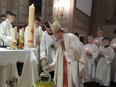 /A/2024/3/I/​Biskup Šaško predvodio Vazmeno bdjenje u Župi Navještenja BDM u Velikoj Gorici2024 (3).jpg