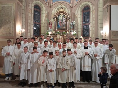 /A/2024/3/I/​Biskup Šaško predvodio Vazmeno bdjenje u Župi Navještenja BDM u Velikoj Gorici2024 (5).jpg