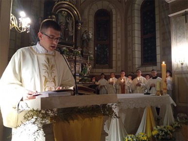 /A/2024/3/I/​Biskup Šaško predvodio Vazmeno bdjenje u Župi Navještenja BDM u Velikoj Gorici2024 (6).jpg