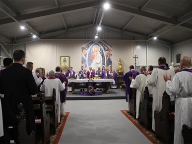 /A/2024/3/Kuharićevo/Euharistijsko slavlje prigodom 22. obljetnice smrti kardinala Kuharića (33).JPG