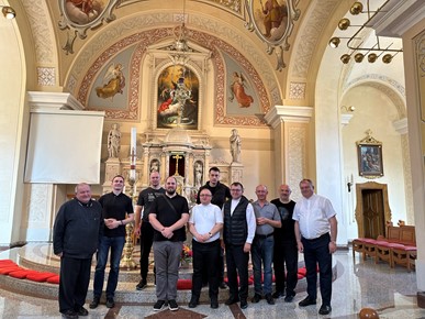 /A/2024/4/B/240408-SlovenijaEmaus (3).jpg