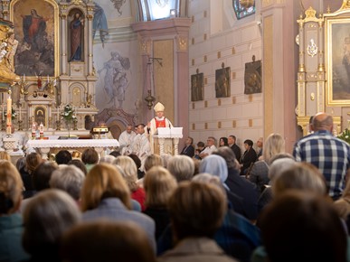 /A/2024/5/A/​Biskup Gorski blagoslovio obnovljenu crkvu Uznesenja Blažene Djevice Marije u Stenjevcu (4).jpg