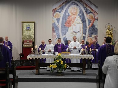/A/2024/5/C/Slavljena misa zadušnica na prvu godišnjicu smrti biskupa Valentina Pozaića (2).JPG