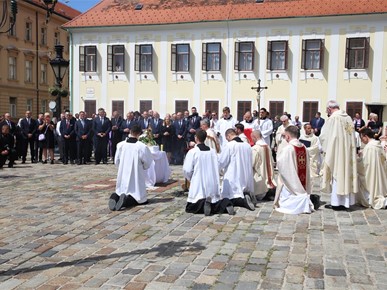 /A/2024/5/F/Nadbiskup Kutleša predvodio misno slavlje prigodom proslave svetkovine Tijelova i Dana državnosti Republike Hrvatske2024 (34).JPG