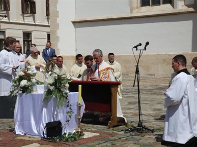 /A/2024/5/F/Nadbiskup Kutleša predvodio misno slavlje prigodom proslave svetkovine Tijelova i Dana državnosti Republike Hrvatske2024 (35).JPG