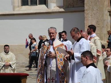 /A/2024/5/F/Nadbiskup Kutleša predvodio misno slavlje prigodom proslave svetkovine Tijelova i Dana državnosti Republike Hrvatske2024 (37).JPG