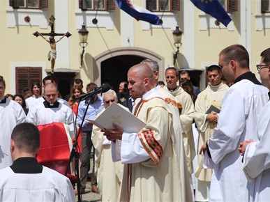 /A/2024/5/F/Nadbiskup Kutleša predvodio misno slavlje prigodom proslave svetkovine Tijelova i Dana državnosti Republike Hrvatske2024 (38).JPG