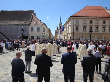 /A/2024/5/F/Nadbiskup Kutleša predvodio misno slavlje prigodom proslave svetkovine Tijelova i Dana državnosti Republike Hrvatske2024 (50).JPG