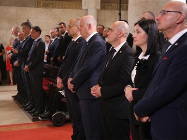 /A/2024/5/F/Nadbiskup Kutleša predvodio misno slavlje prigodom proslave svetkovine Tijelova i Dana državnosti Republike Hrvatske2024 (7).JPG