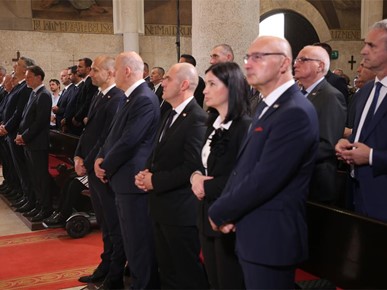 /A/2024/5/F/Nadbiskup Kutleša predvodio misno slavlje prigodom proslave svetkovine Tijelova i Dana državnosti Republike Hrvatske2024 (8).JPG