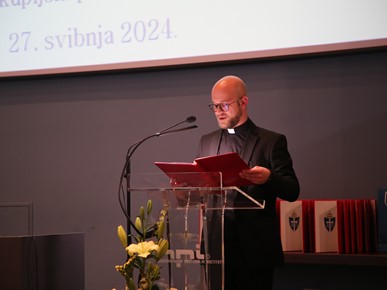 /A/2024/5/F/Podjela diploma djakoni 2024 (2).JPG