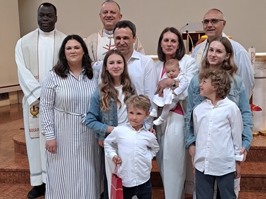 /A/2024/5/F/U Župi sv. Pavla u Retkovcu kršteno peto dijete obitelji Ćibarić_3.jpg
