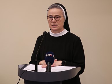 /A/2024/6/A/240603 Nadbiskup i vjeroučenici (1).JPG