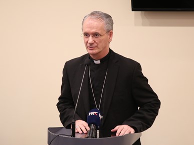 /A/2024/6/A/240603 Nadbiskup i vjeroučenici (4).JPG