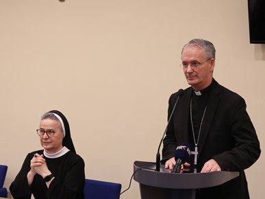 /A/2024/6/A/240603 Nadbiskup i vjeroučenici (5).JPG