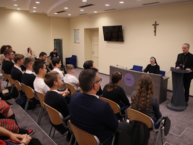 /A/2024/6/A/240603 Nadbiskup i vjeroučenici (6).JPG