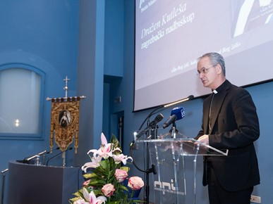 /A/2024/6/A/U Vijencu predstavljena knjiga „Sveta Maravillas – naravno u Nadnaravnom“2024 (3).jpg