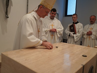 /A/2024/6/B/Nadbiskup Kutleša blagoslovio kapelu i posvetio oltar u samostanu Školskih sestara franjevki Hercegovačke provincije (1).JPG