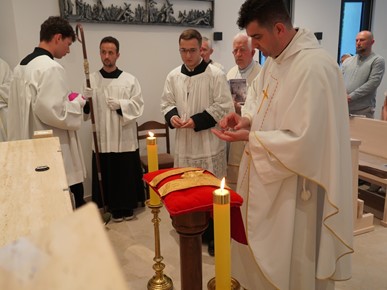 /A/2024/6/B/Nadbiskup Kutleša blagoslovio kapelu i posvetio oltar u samostanu Školskih sestara franjevki Hercegovačke provincije (11).JPG