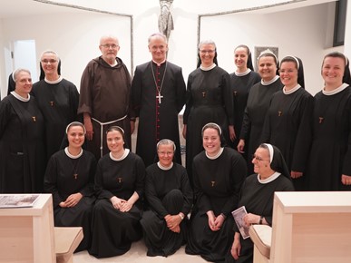 /A/2024/6/B/Nadbiskup Kutleša blagoslovio kapelu i posvetio oltar u samostanu Školskih sestara franjevki Hercegovačke provincije (13).JPG