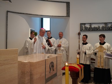 /A/2024/6/B/Nadbiskup Kutleša blagoslovio kapelu i posvetio oltar u samostanu Školskih sestara franjevki Hercegovačke provincije (8).JPG