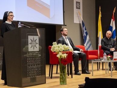 /A/2024/6/C/Predstavljena knjiga „…da svijet uzvjeruje“ apostolskog nuncija u RH nadbiskupa Giorgia Lingue (3).jpg