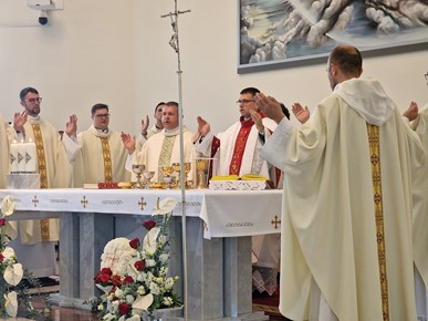 /A/2024/6/F/Vlč. Filip Pranjić proslavio mladu misu u Župi Dobrog Pastira u Brestju2024 (1).jpg