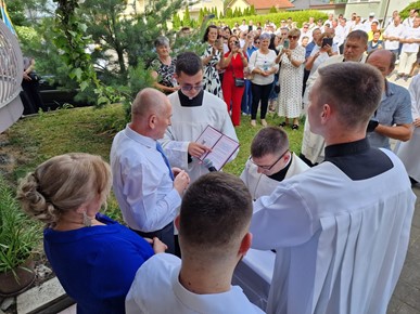 /A/2024/6/F/Vlč. Filip Pranjić proslavio mladu misu u Župi Dobrog Pastira u Brestju2024 (8).jpg