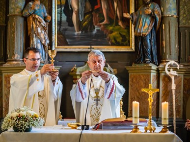 /A/2024/6/G/Biskup Mrzljak slavio misu u kapeli sv. Ivana Krstitelja u Hrženiku2024 (3).jpg