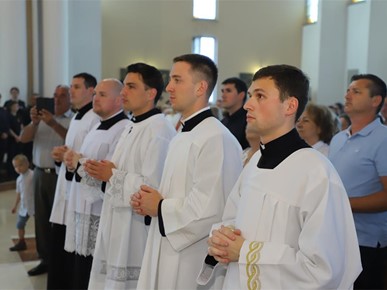 /A/2024/6/G/Biskup Šaško primio desetoricu bogoslova među kandidate Zagrebačke nadbiskupije za sveti red2024 (14).JPG