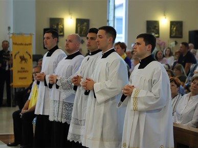 /A/2024/6/G/Biskup Šaško primio desetoricu bogoslova među kandidate Zagrebačke nadbiskupije za sveti red2024 (7).JPG